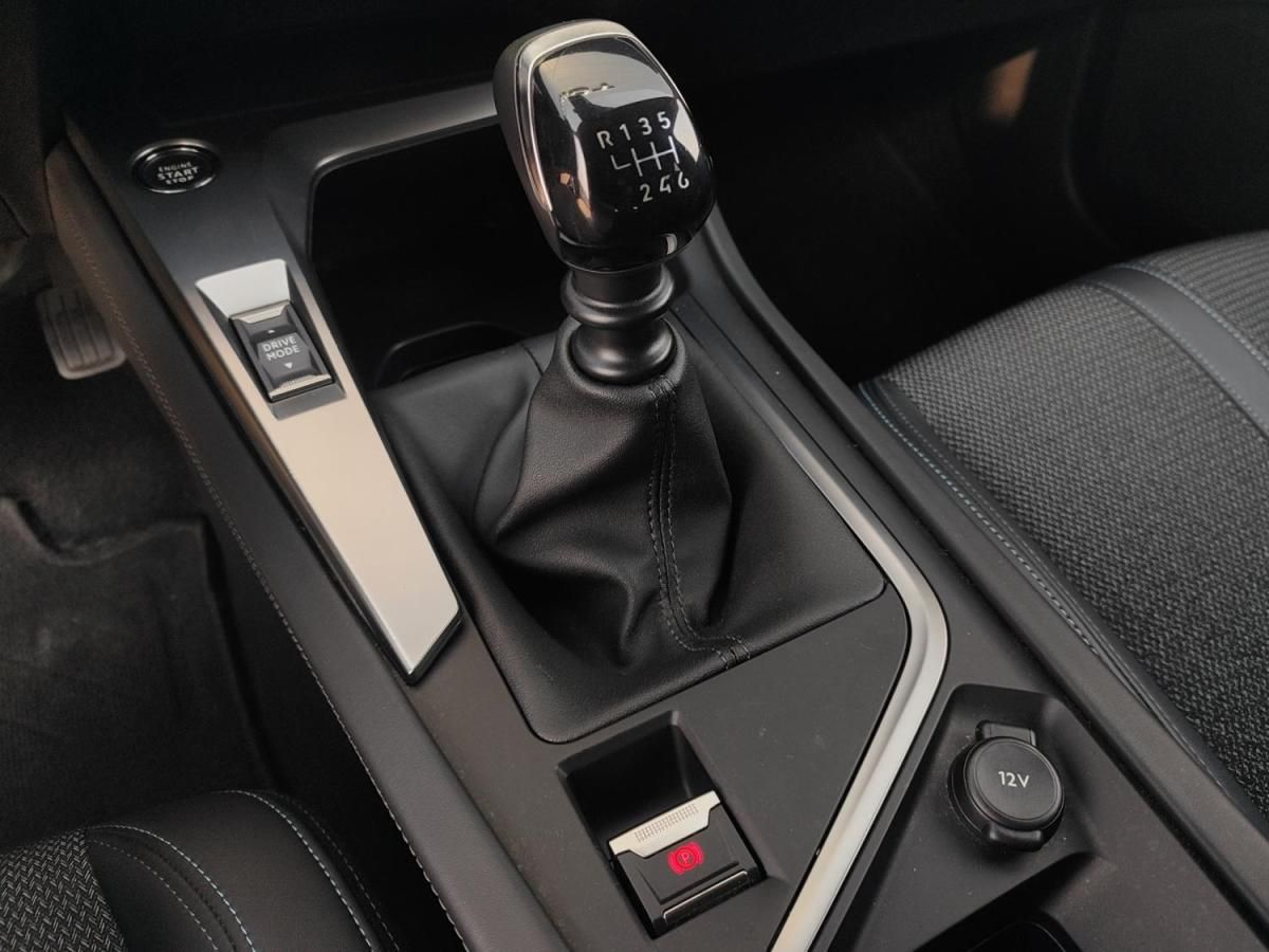 peugeot-308-2022-gasolina-1199cc