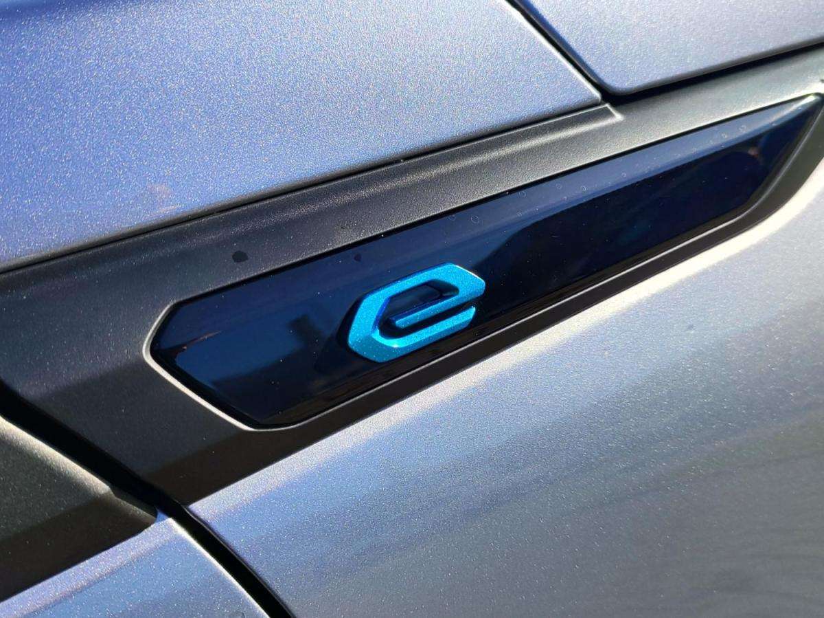 peugeot-e-2008-2023-eletrico-0cc