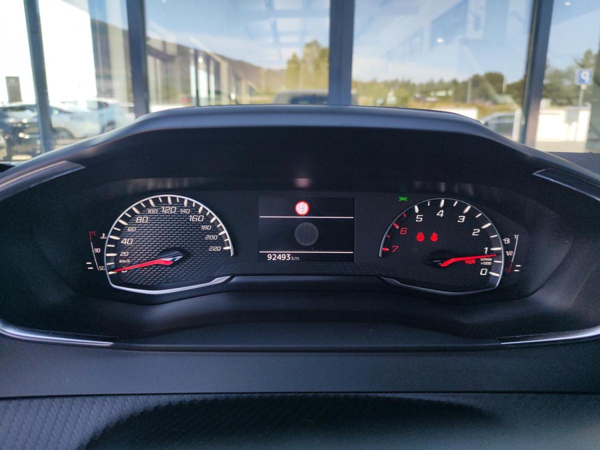 peugeot-2008-2023-gasolina-1199cc