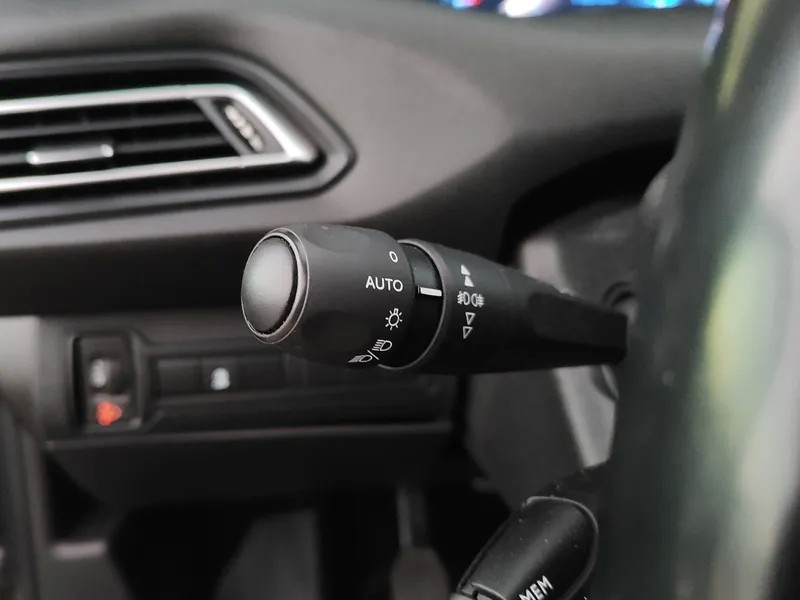 peugeot-308-sw-2021-diesel-1499cc