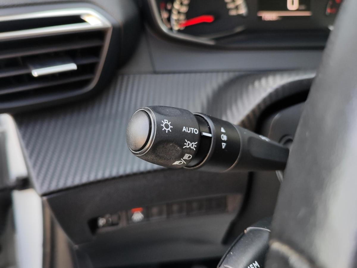 peugeot-208-2021-gasolina-1199cc