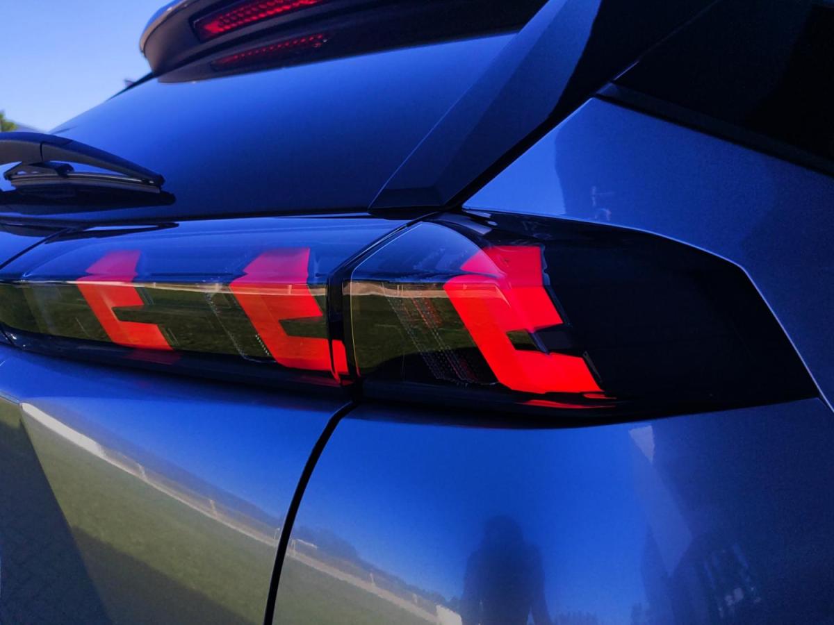 peugeot-2008-2022-gasolina-1199cc