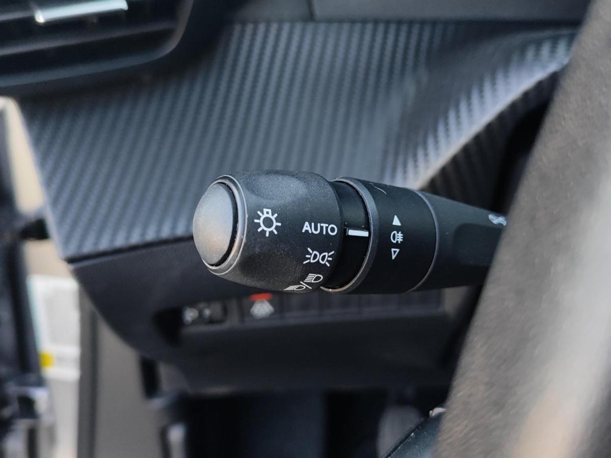 peugeot-2008-2022-gasolina-1199cc