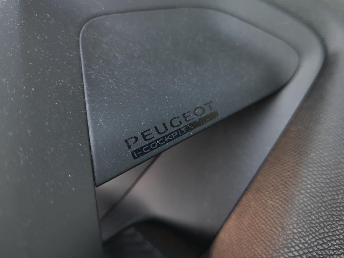 peugeot-2008-2022-gasolina-1199cc
