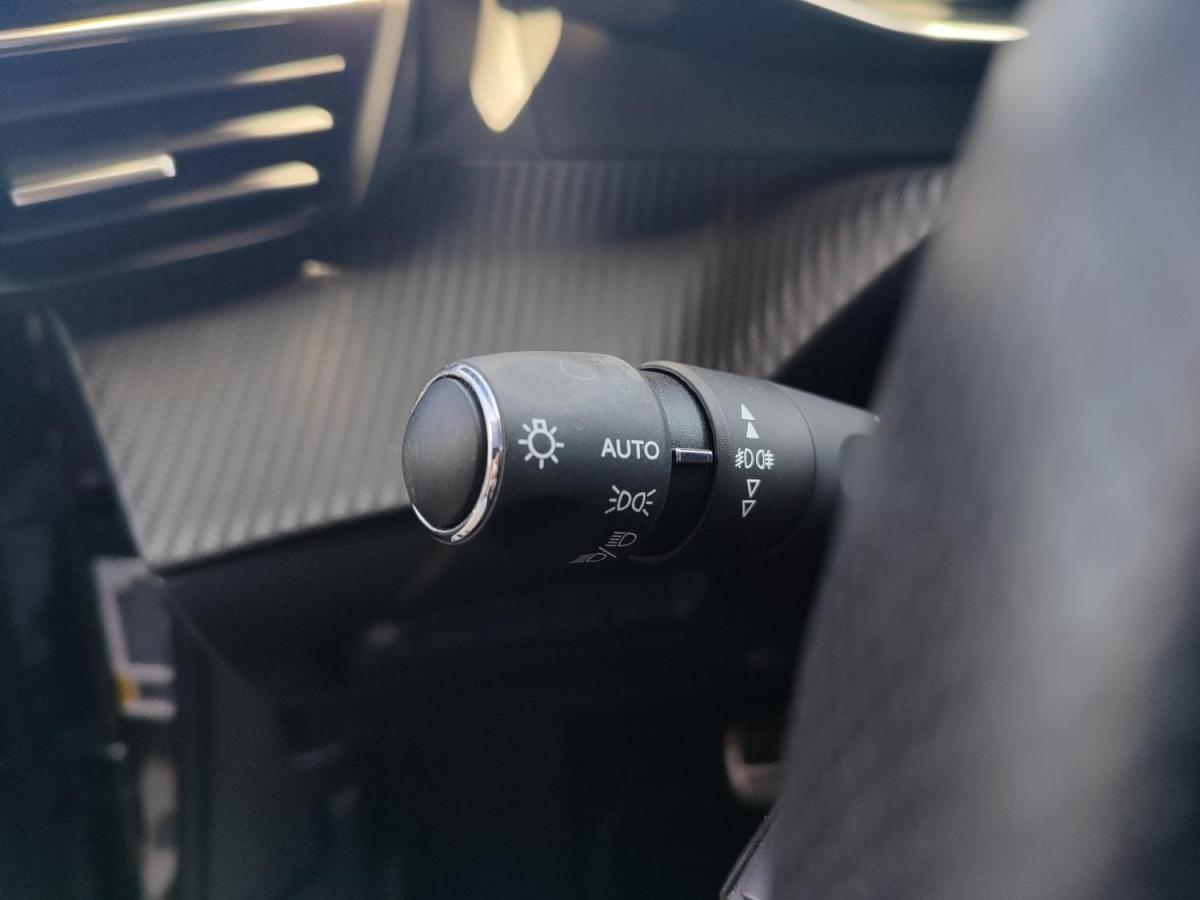 peugeot-2008-2021-gasolina-1199cc