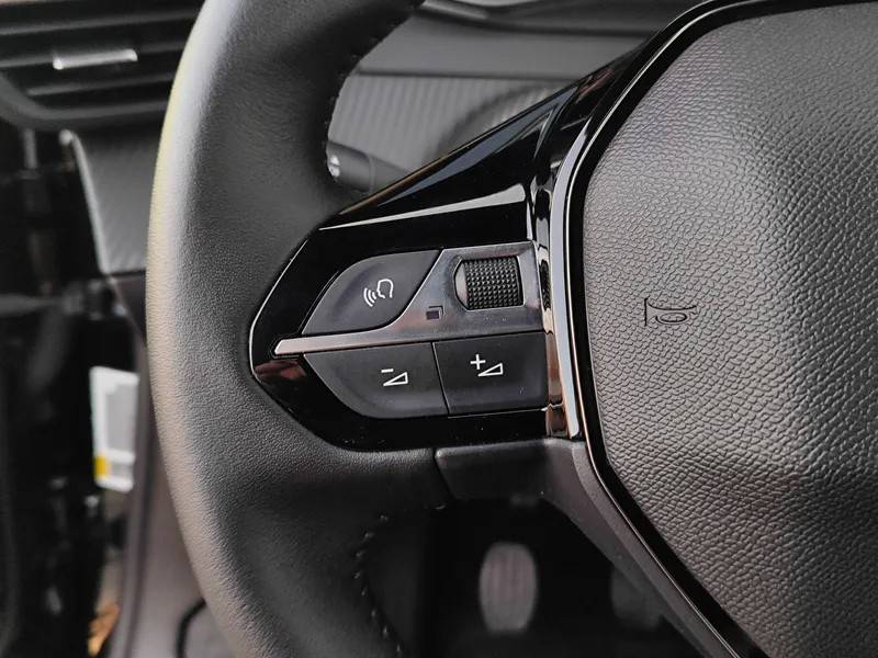 peugeot-2008-2025-gasolina-1199cc