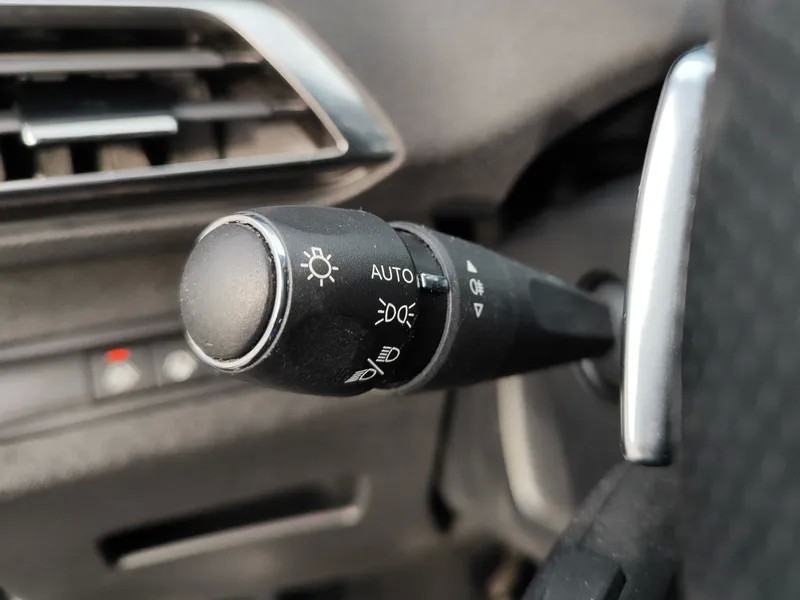 peugeot-3008-2023-hibrido-a-gasolina-1598cc