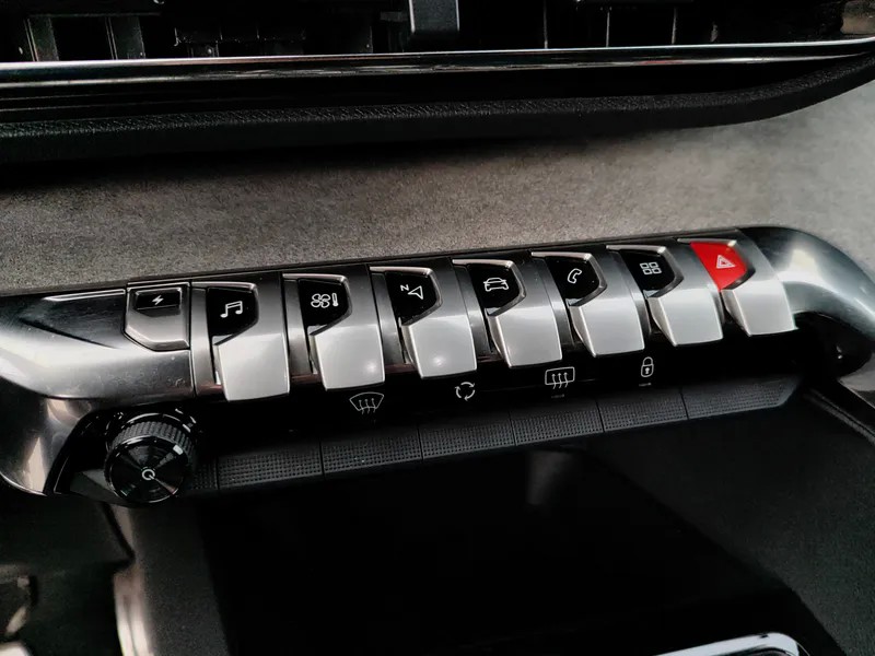 peugeot-3008-2023-hibrido-a-gasolina-1598cc
