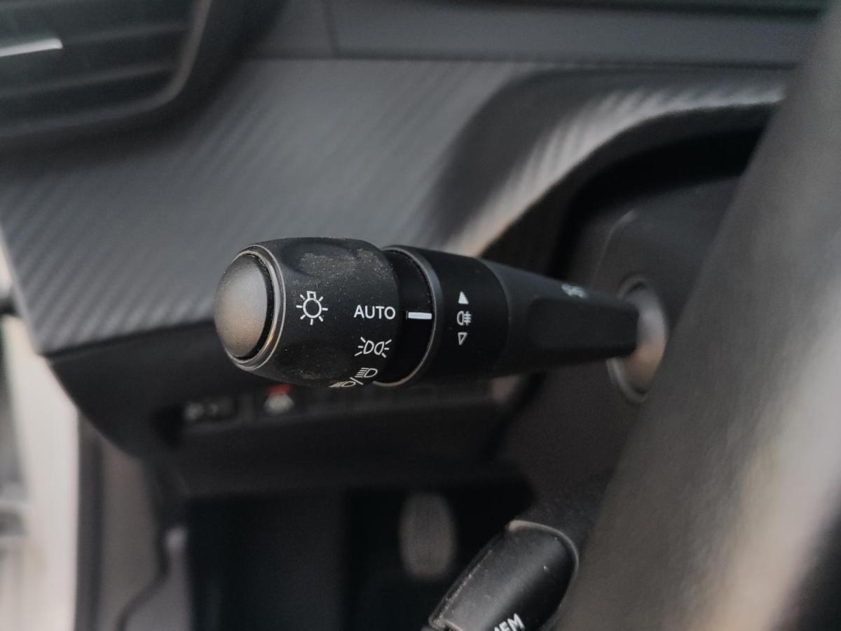 peugeot-208-2022-gasolina-1199cc