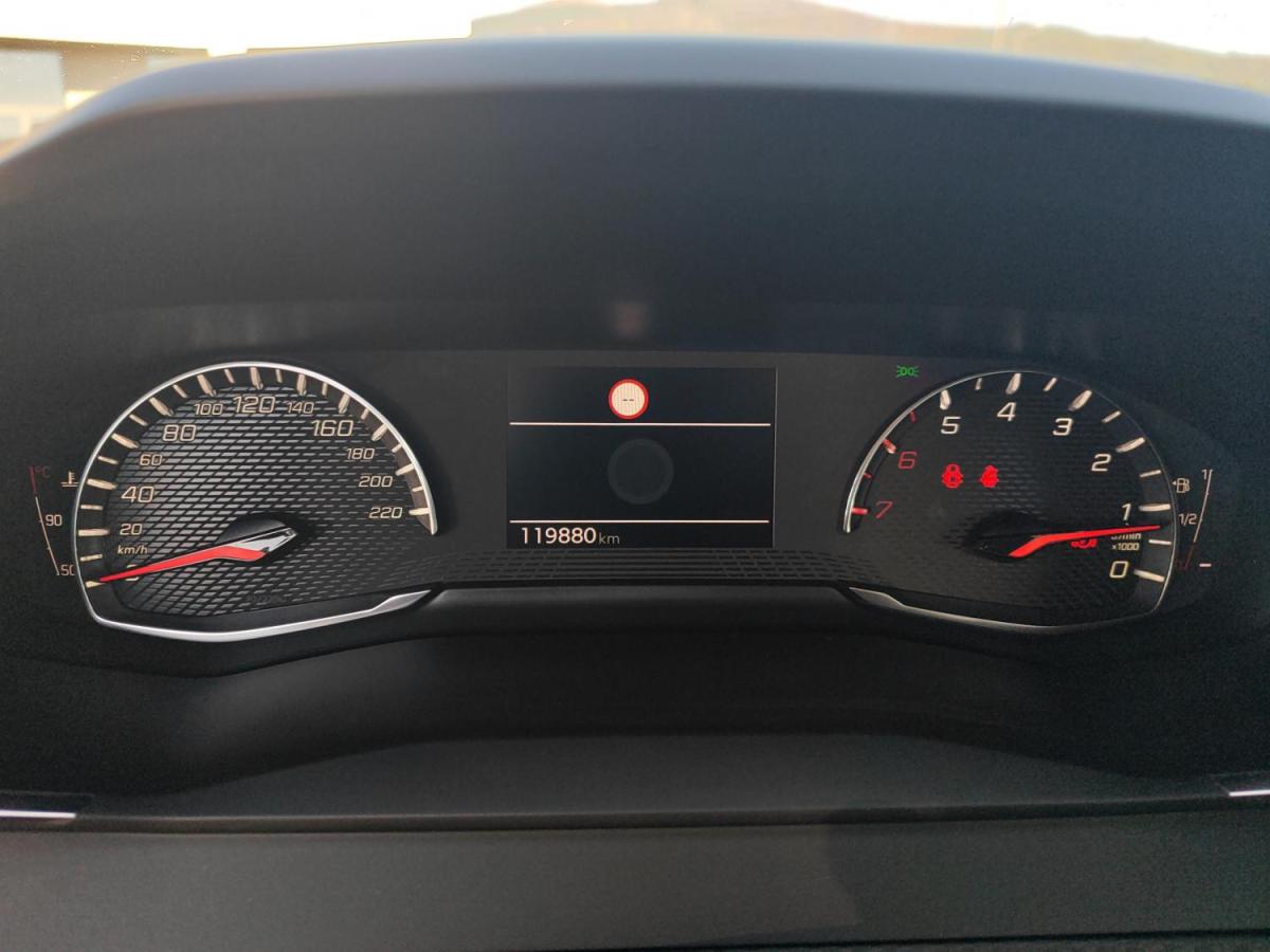 peugeot-208-2022-gasolina-1199cc