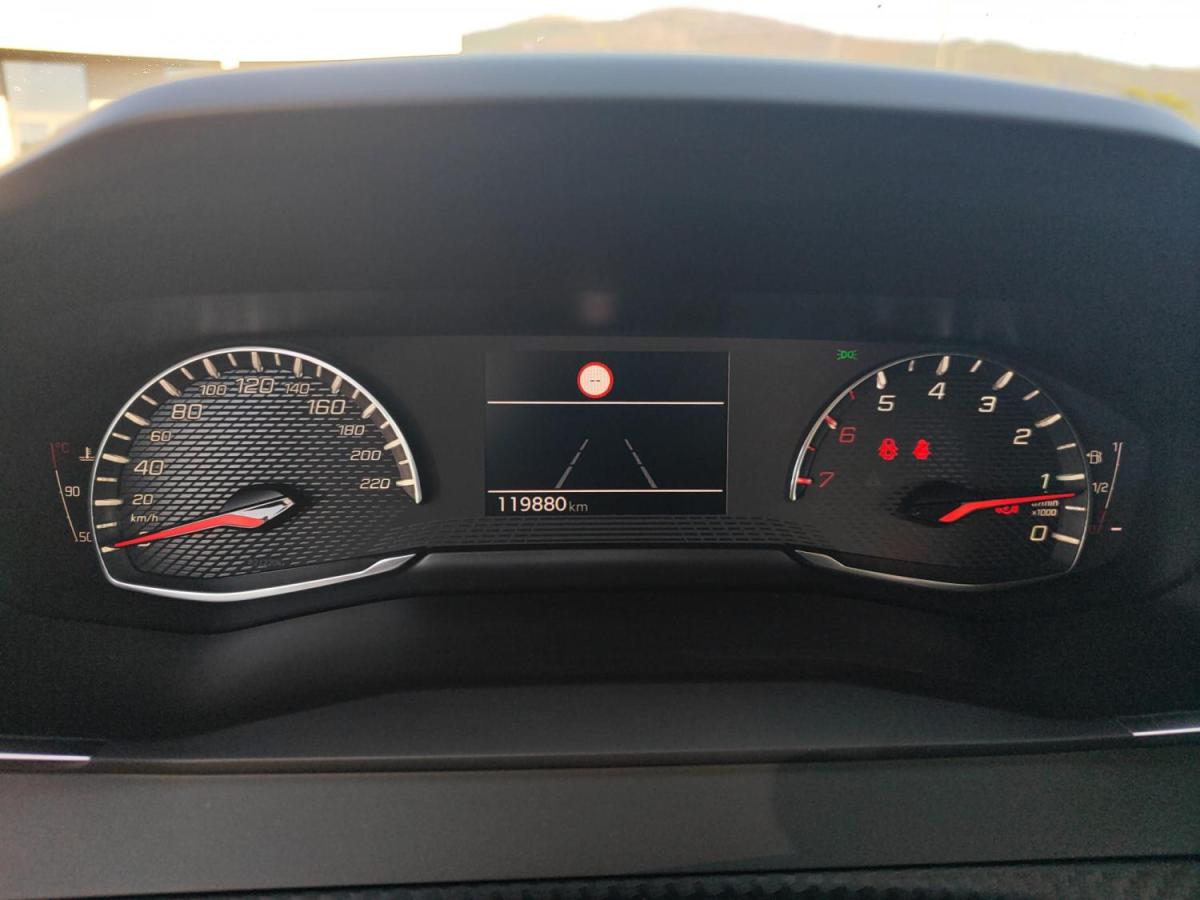 peugeot-208-2022-gasolina-1199cc