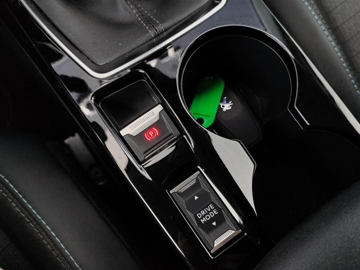 peugeot-208-2022-gasolina-1199cc