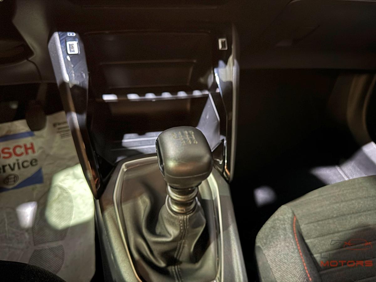 peugeot-2008-2023-gasolina-1199cc