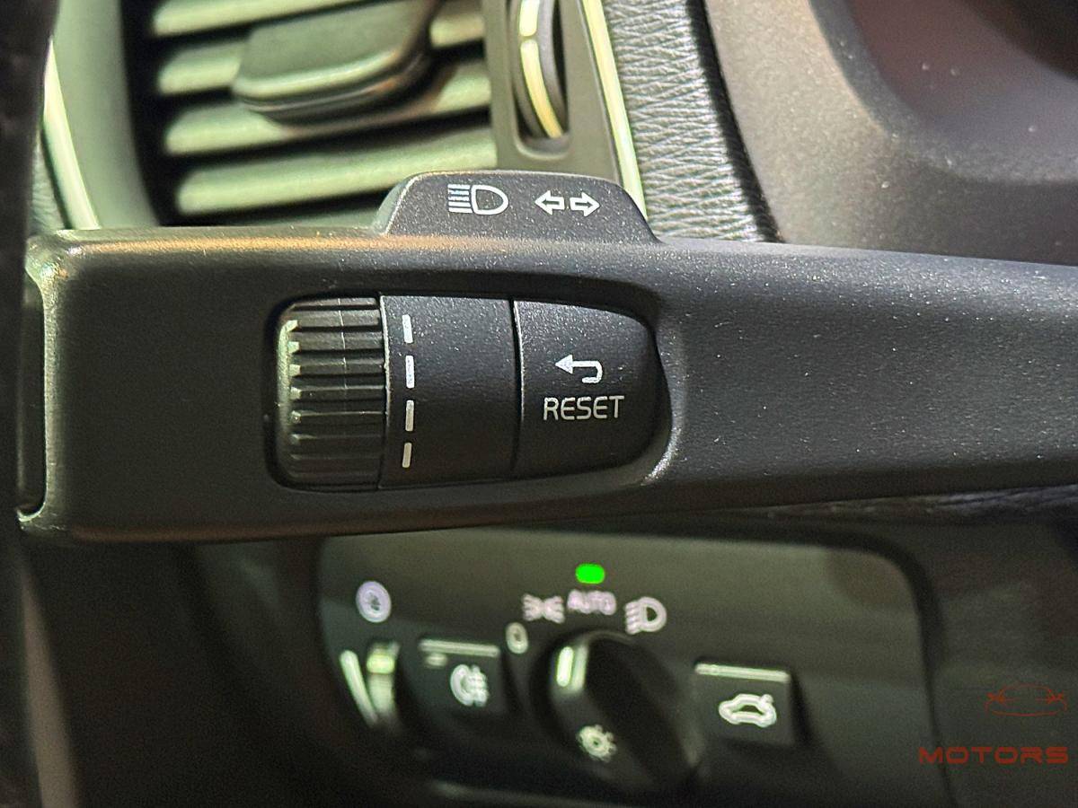 volvo-v40-2016-diesel-1969cc