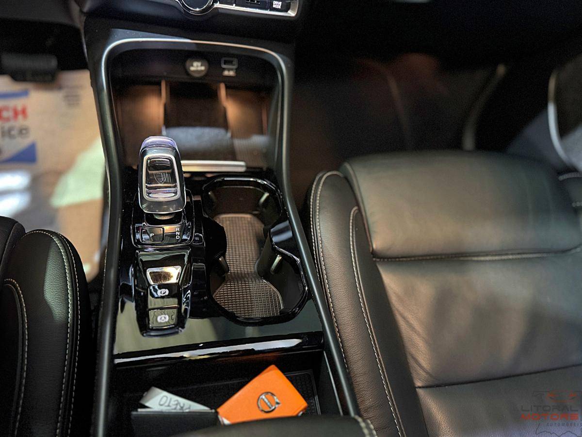 volvo-xc40-2023-hibrido-a-gasolina-1477cc