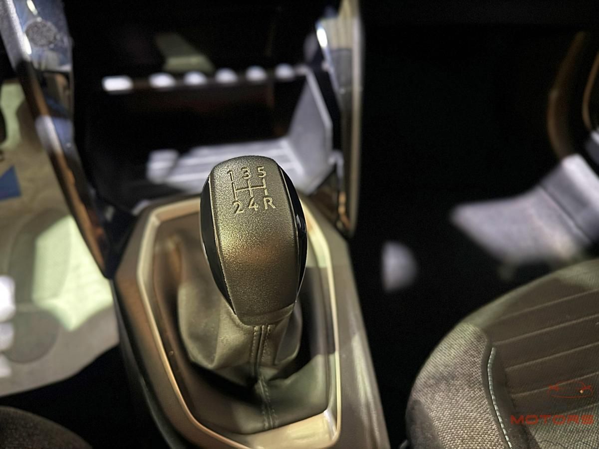 peugeot-208-2021-gasolina-1199cc