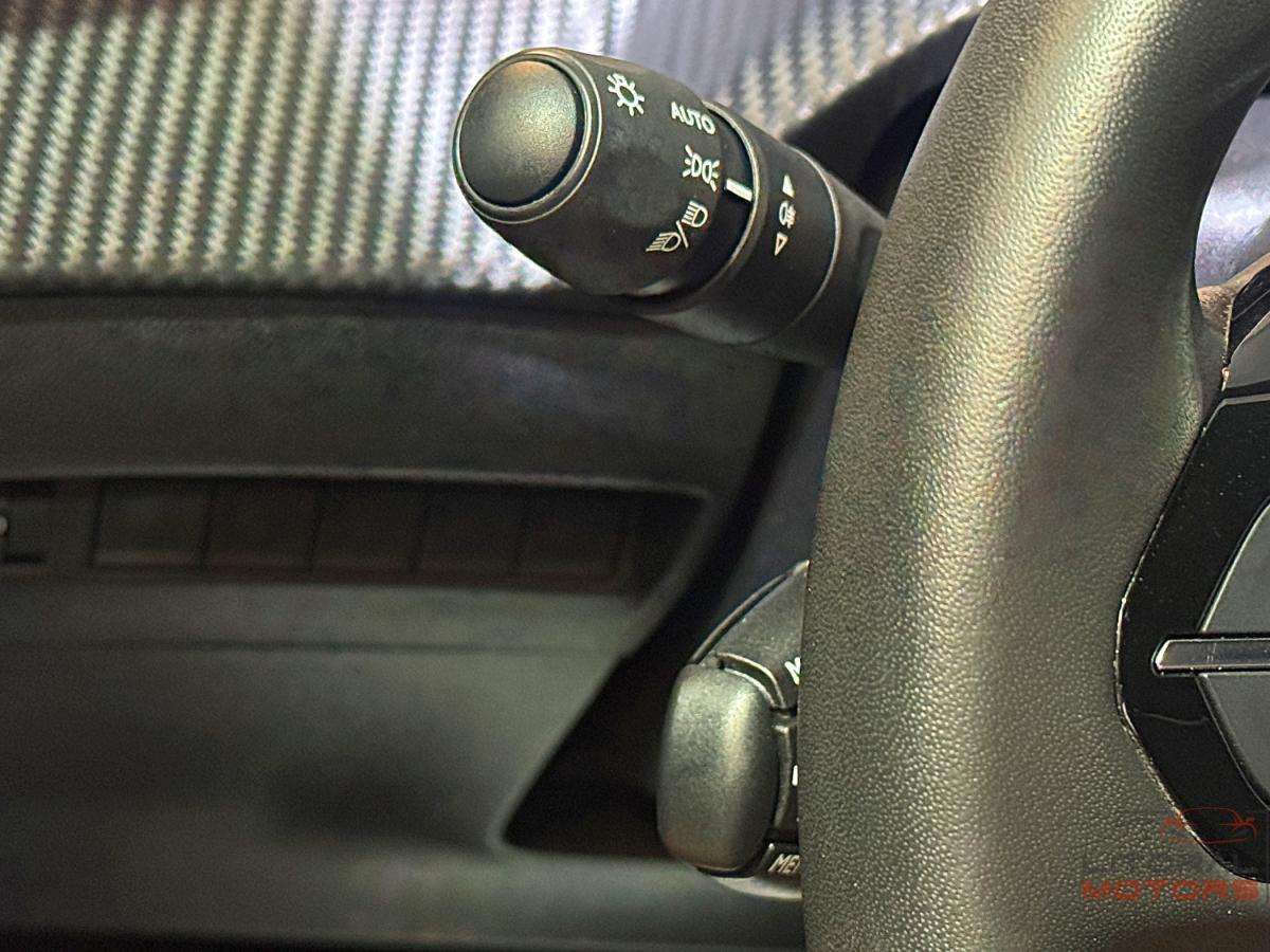 peugeot-2008-2023-gasolina-1199cc