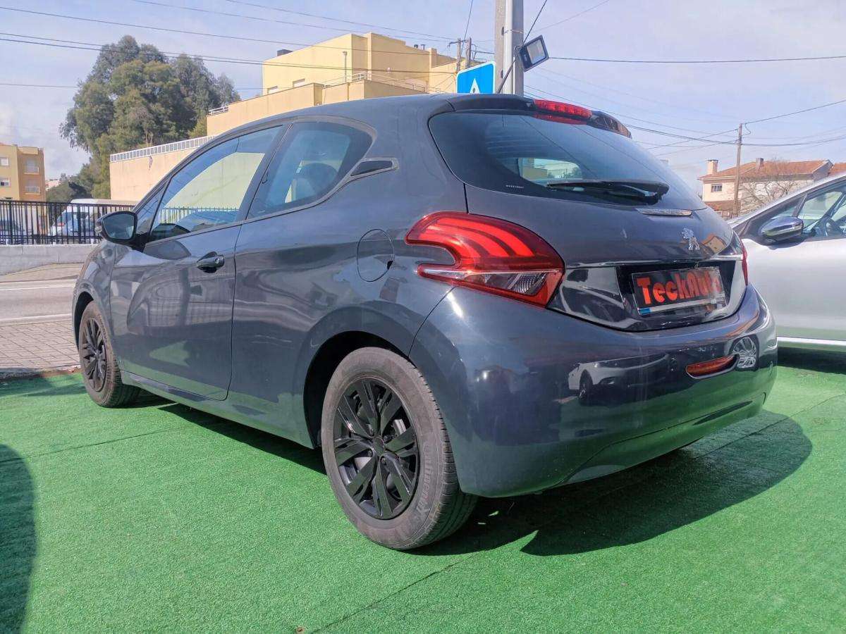 peugeot-208-2017-gasolina-1199cc