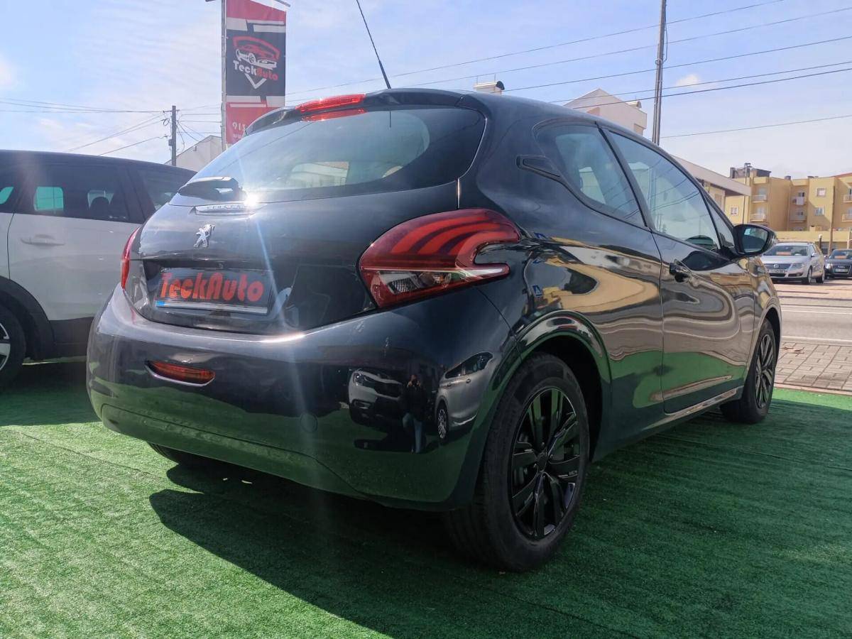 peugeot-208-2017-gasolina-1199cc