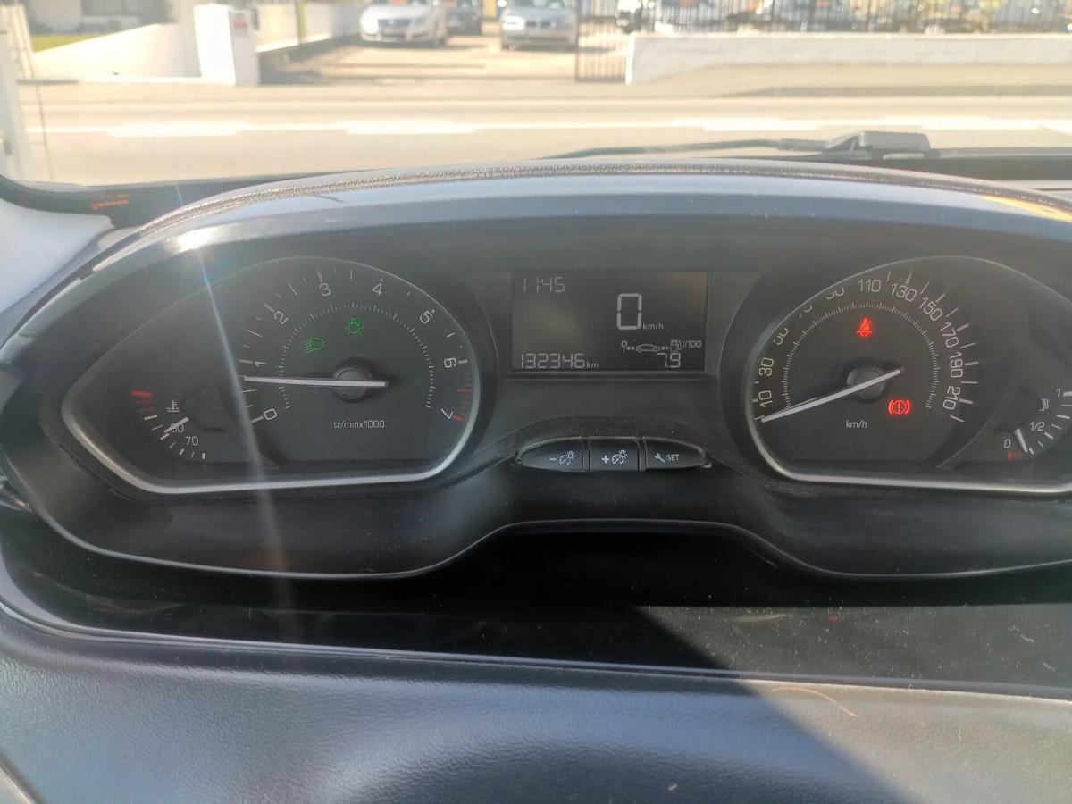 peugeot-208-2017-gasolina-1199cc