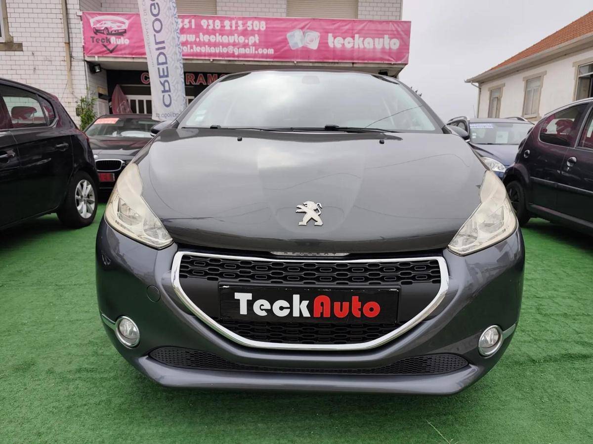 peugeot-208-2014-gasolina-1199cc