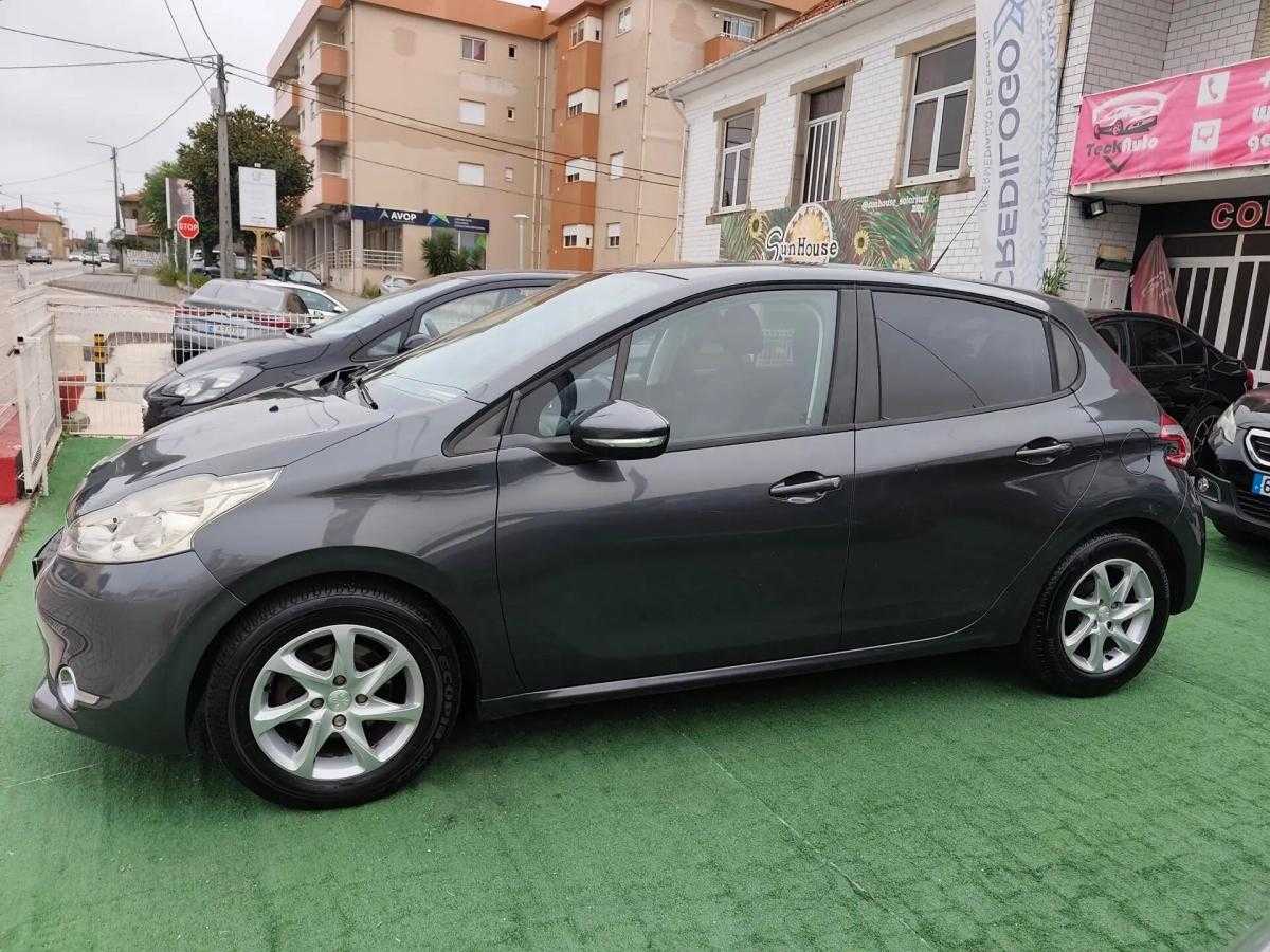 peugeot-208-2014-gasolina-1199cc