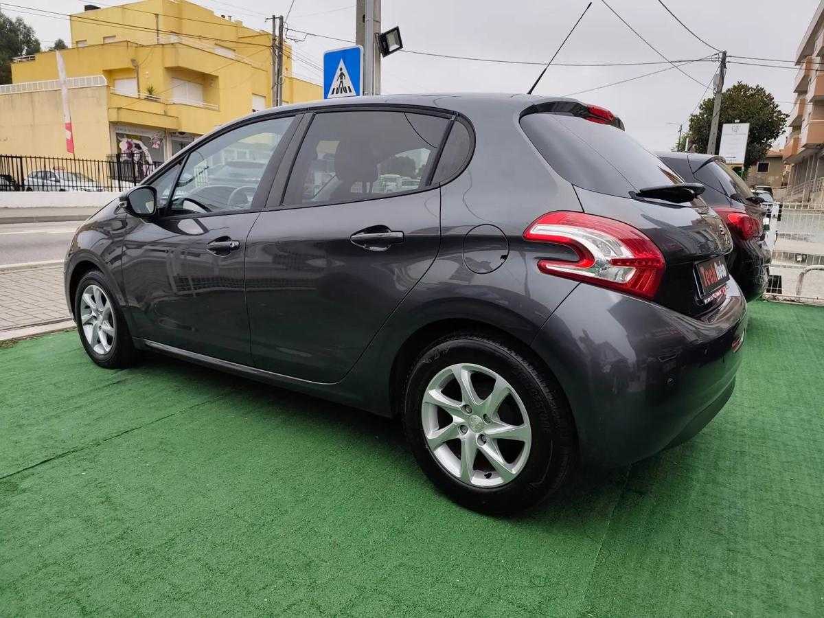 peugeot-208-2014-gasolina-1199cc