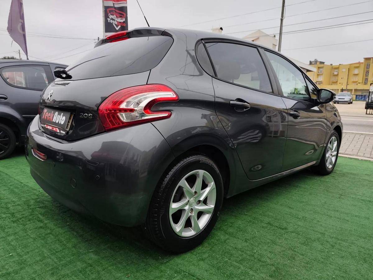 peugeot-208-2014-gasolina-1199cc
