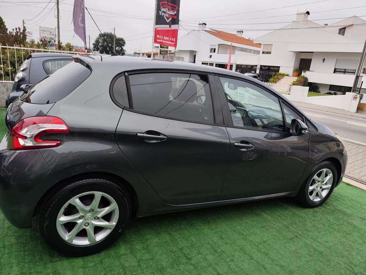 peugeot-208-2014-gasolina-1199cc