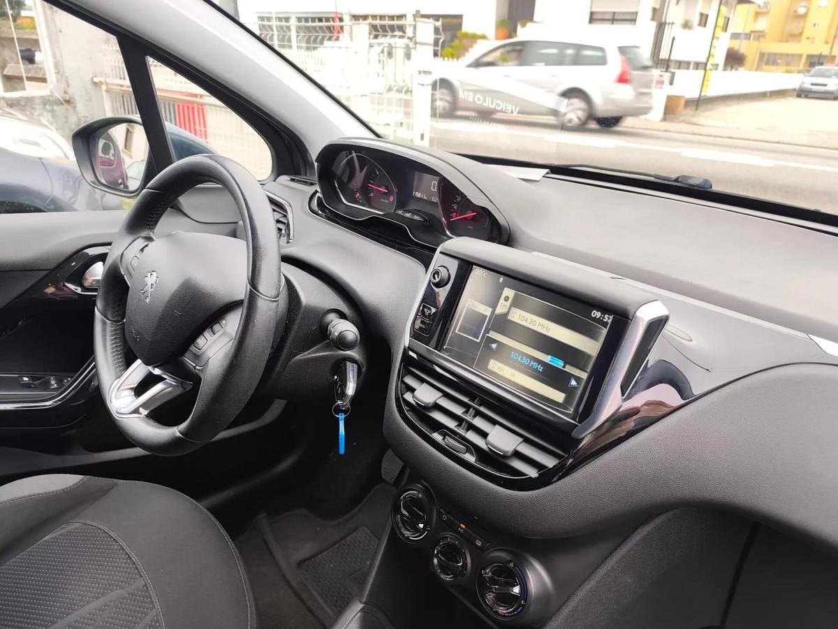 peugeot-208-2014-gasolina-1199cc