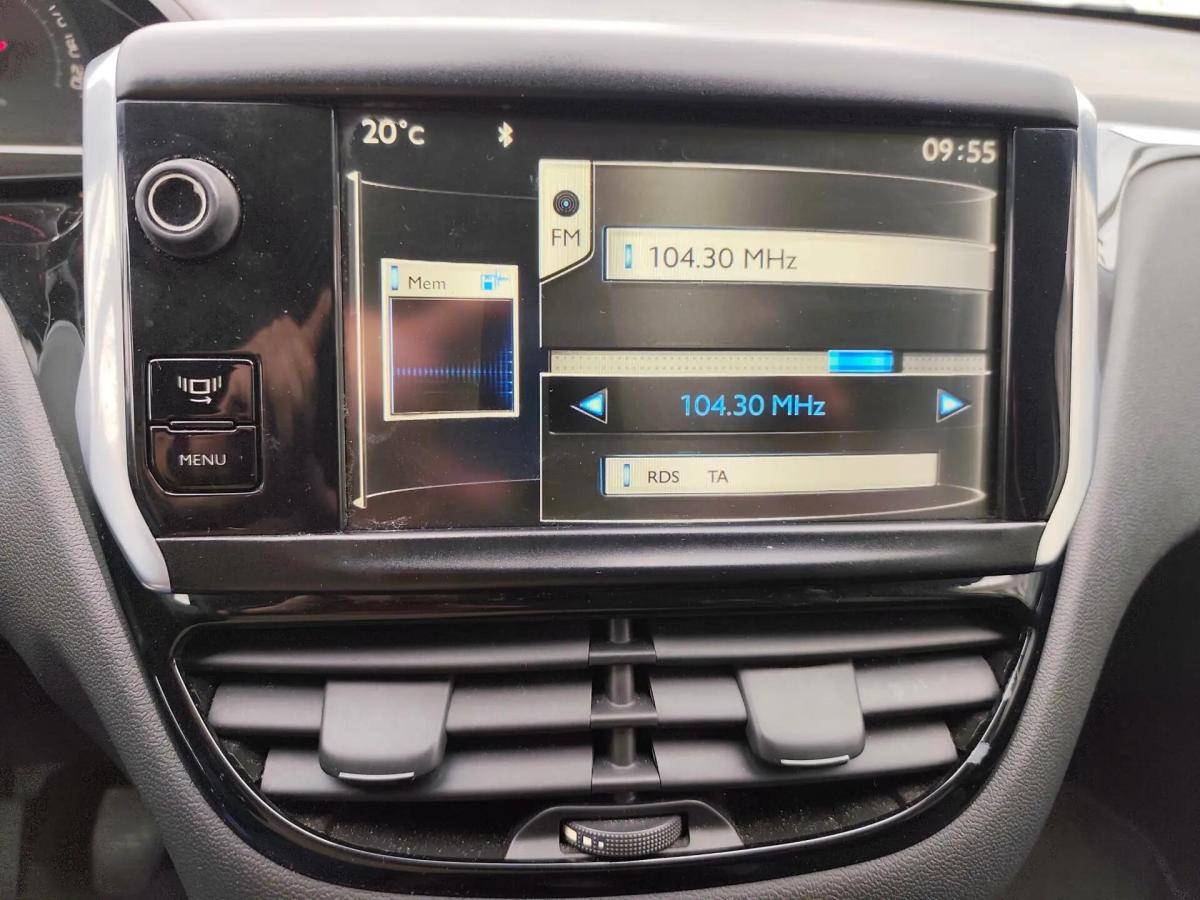 peugeot-208-2014-gasolina-1199cc