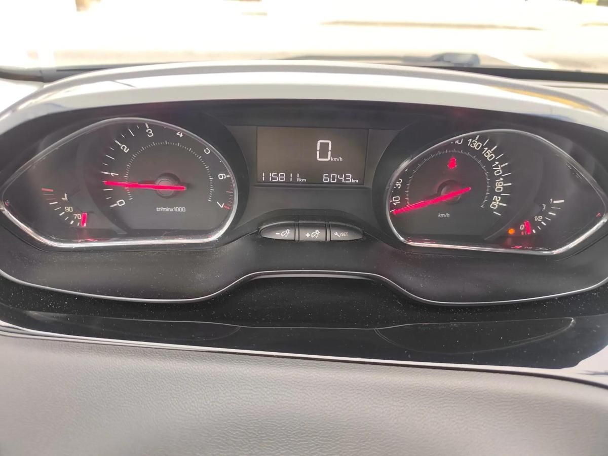 peugeot-208-2014-gasolina-1199cc