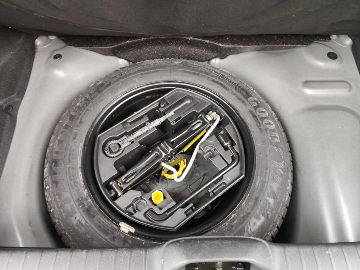 peugeot-208-2014-gasolina-1199cc