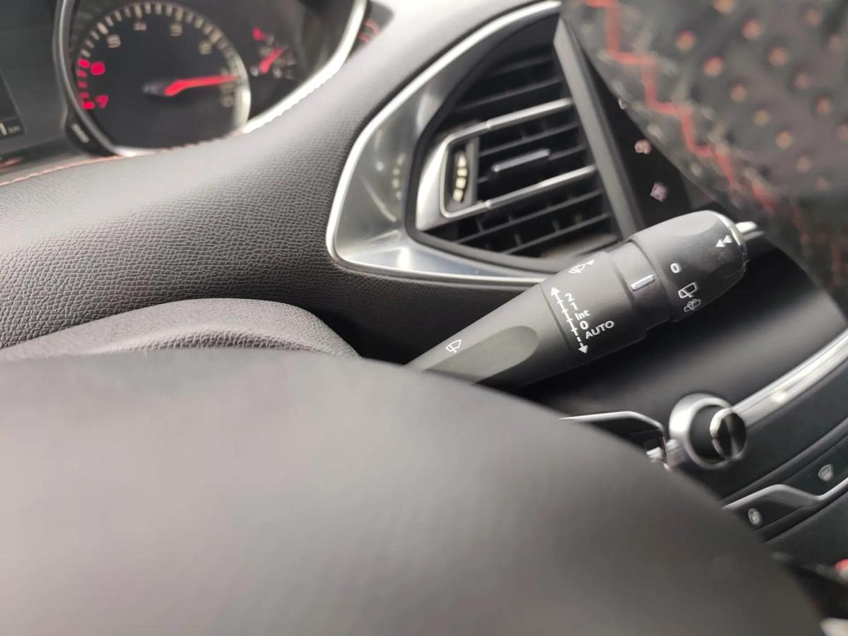 peugeot-308-sw-2016-gasolina-1199cc