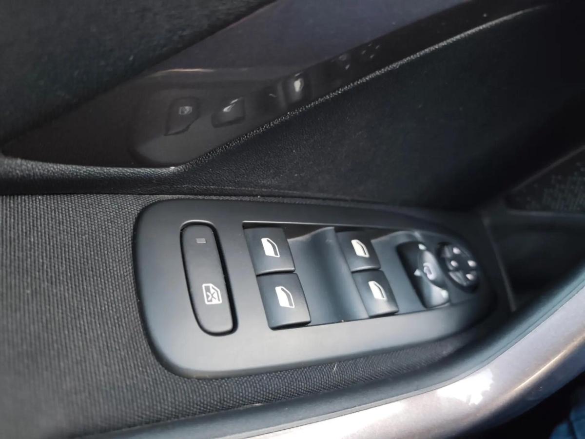 peugeot-2008-2016-gasolina-1199cc