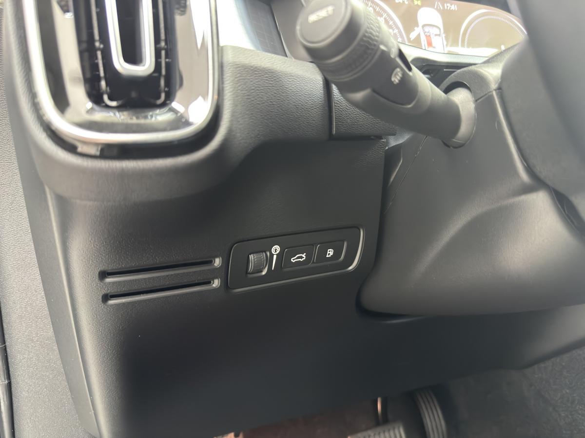 volvo-xc40-2021-hibrido-a-gasolina-1477cc
