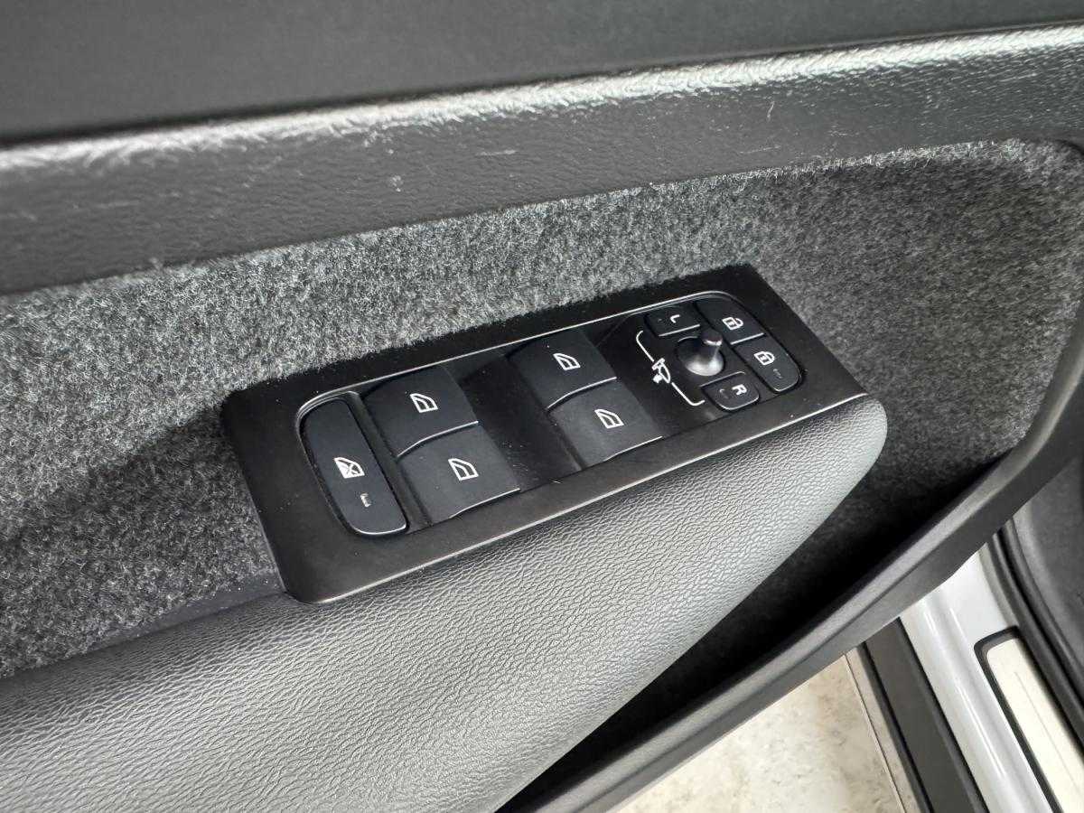 volvo-xc40-2021-hibrido-a-gasolina-1477cc