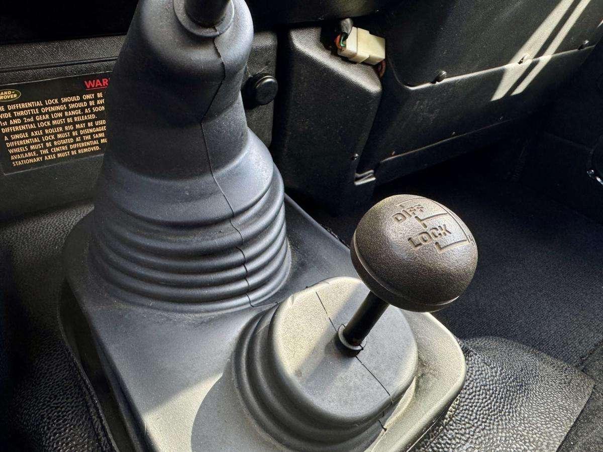 land-rover-defender-2001-diesel-2495cc