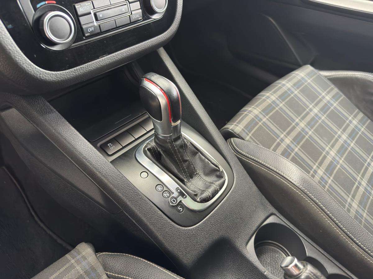 volkswagen-scirocco-2011-diesel-1968cc