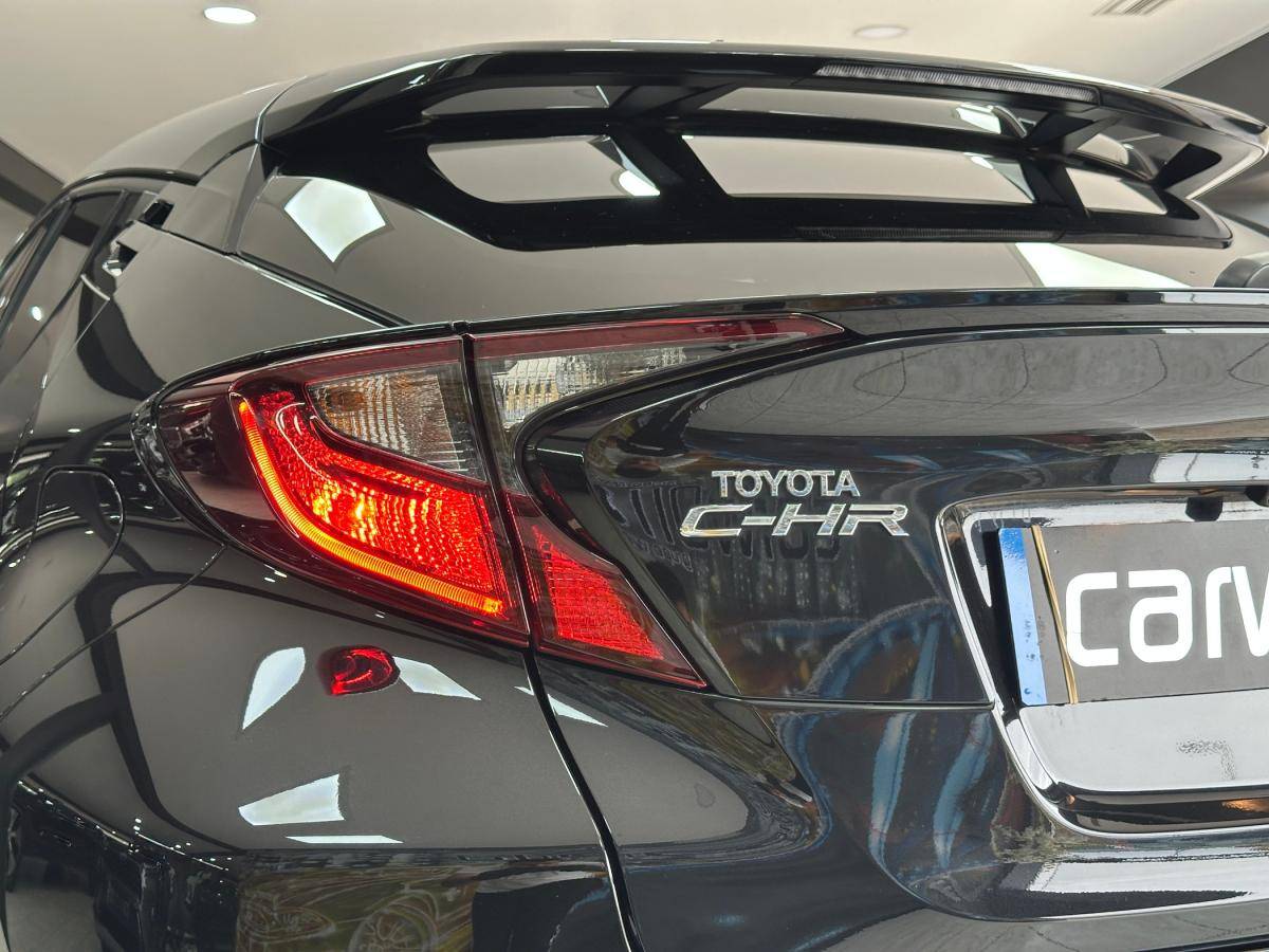 toyota-c-hr-2022-hibrido-a-gasolina-1987cc