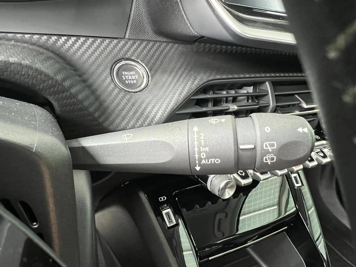 peugeot-e-2008-2022-eletrico-0cc