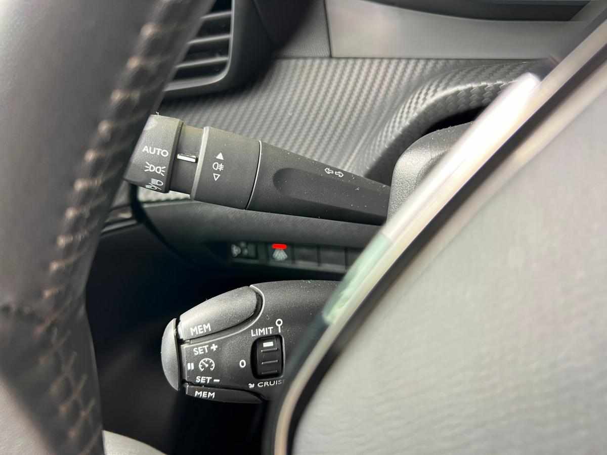 peugeot-e-2008-allure-ev-50kwh-2022-eletrico