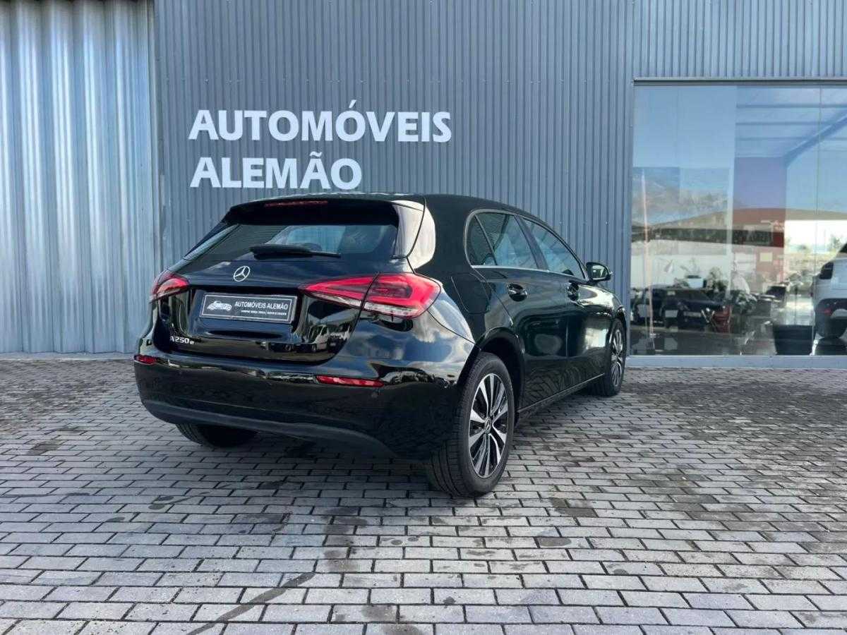 mercedes-benz-classe-a-2022-hibrido-1332cc