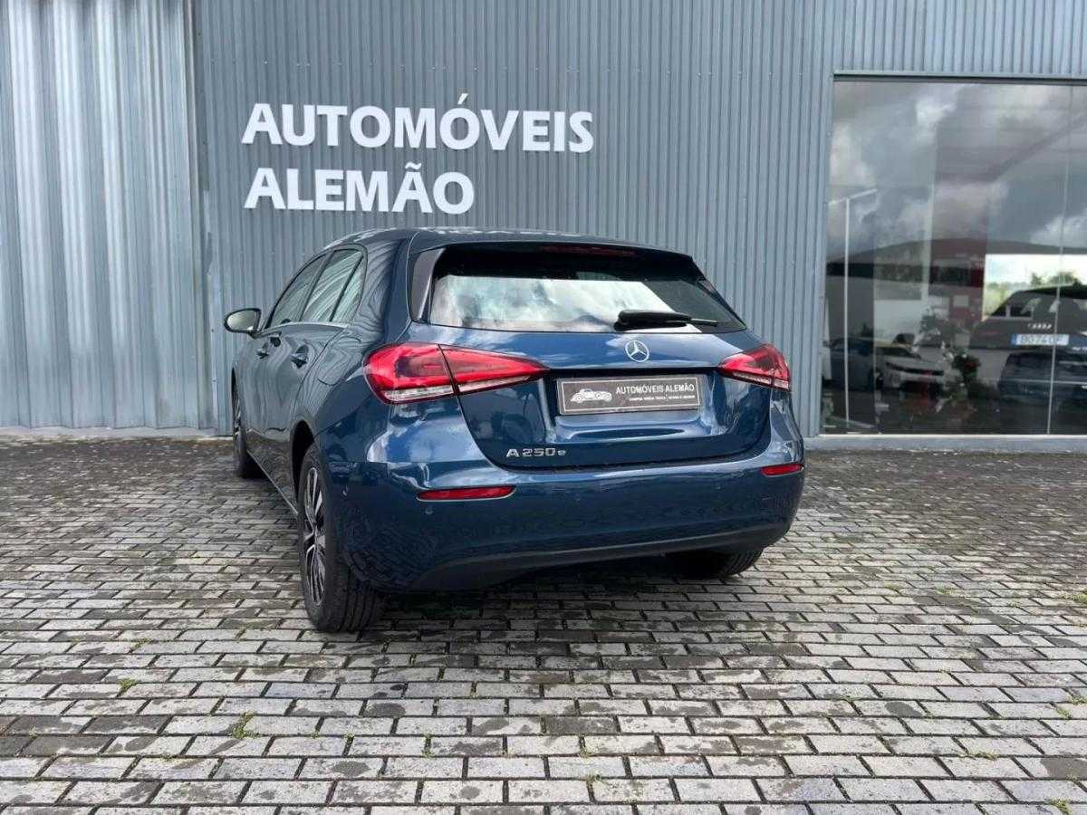 mercedes-benz-classe-a-2022-hibrido-1332cc