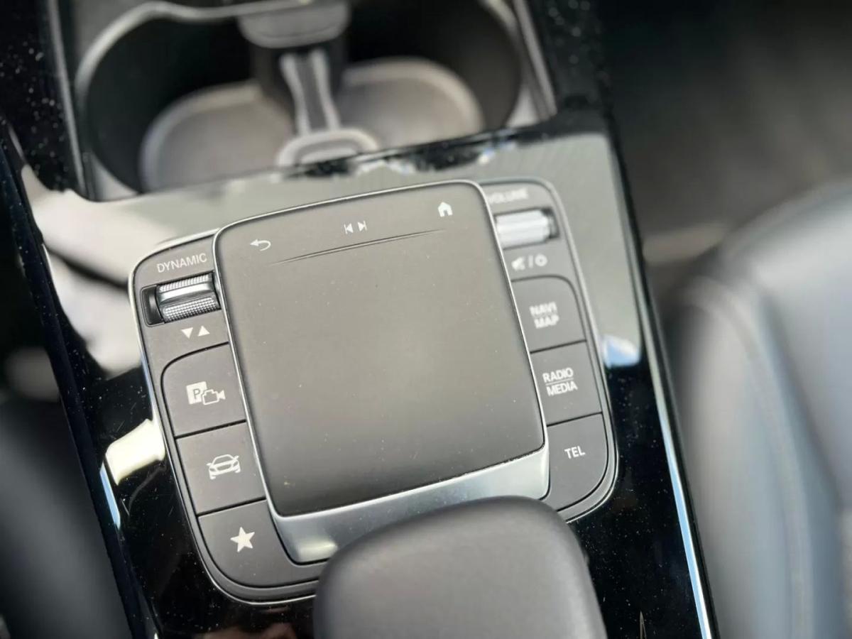 mercedes-benz-classe-a-2022-hibrido-1332cc