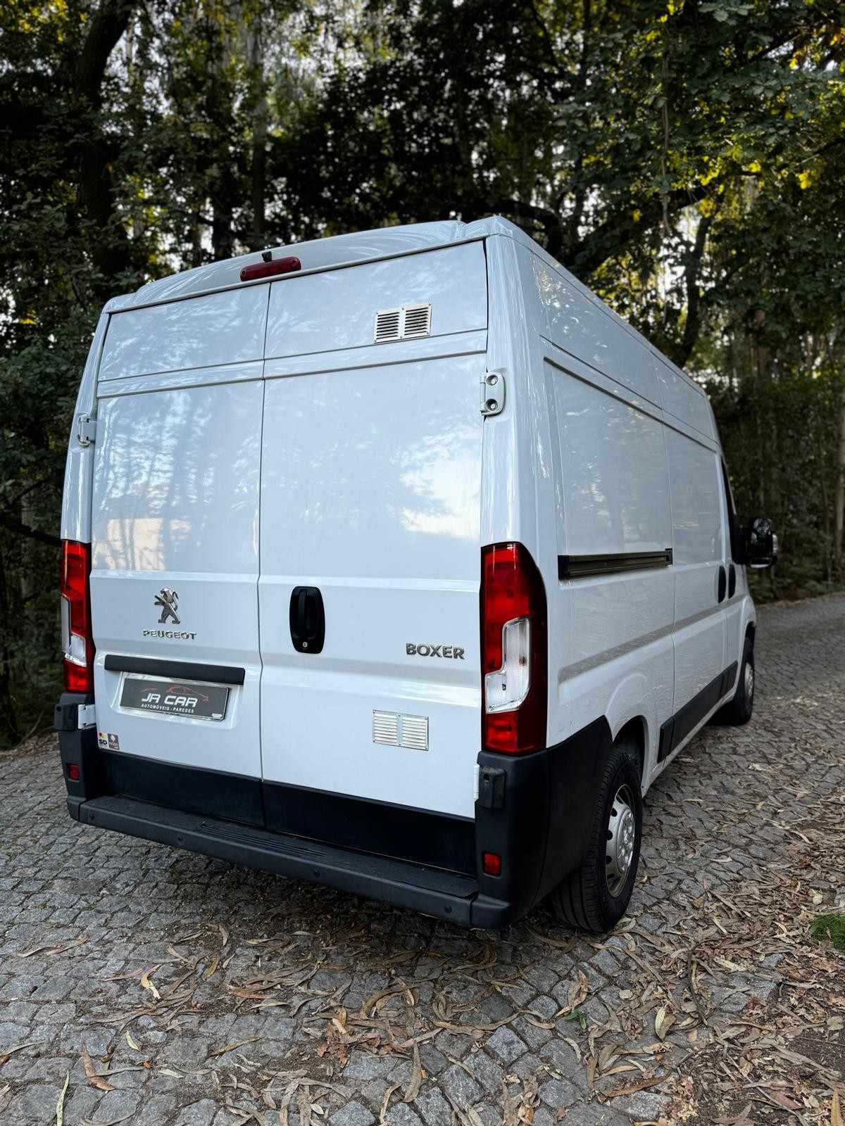 peugeot-boxer-2023-diesel-2179cc