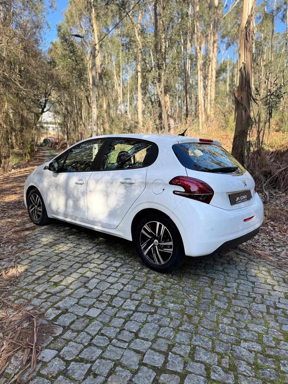 peugeot-208-2018-diesel-1499cc