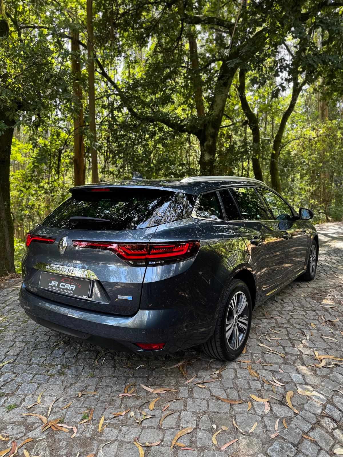 renault-megane-sport-tourer-2022-hibrido-a-gasolina-1598cc