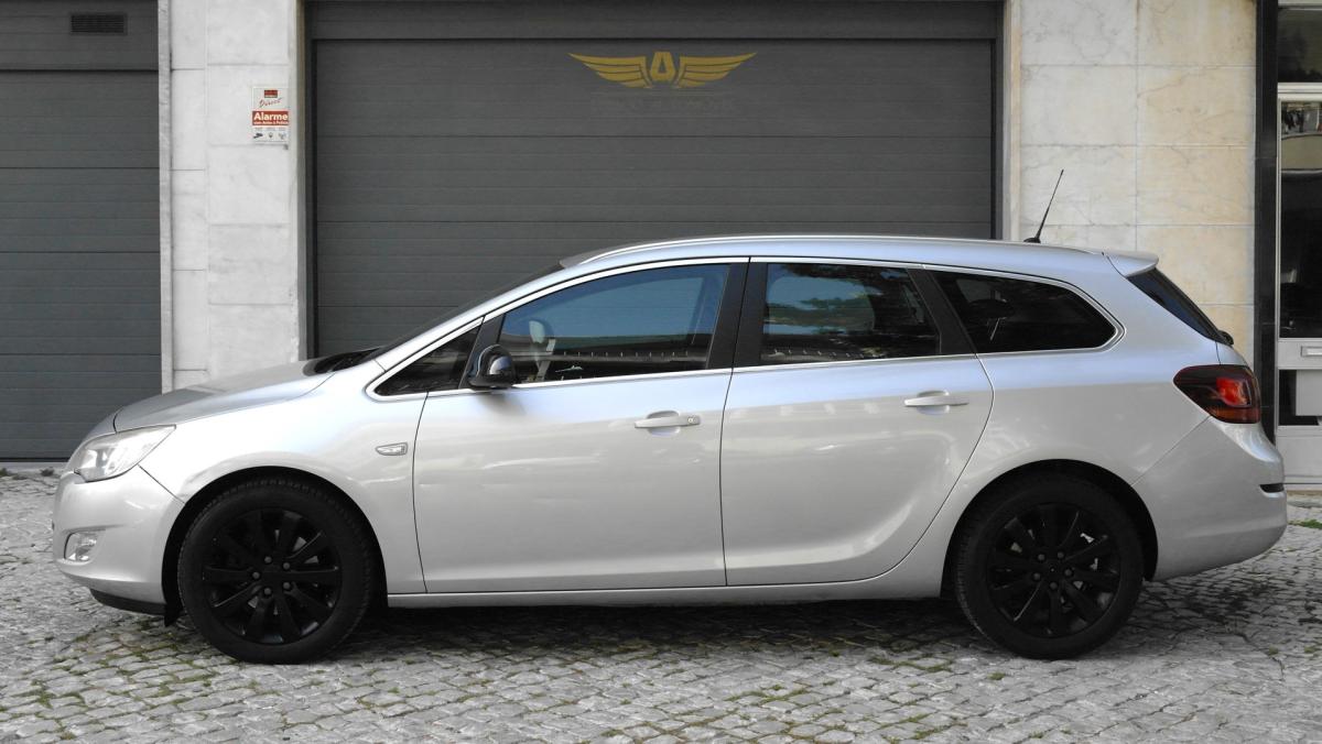 opel-astra-sport-tourer-2011-diesel-1686cc