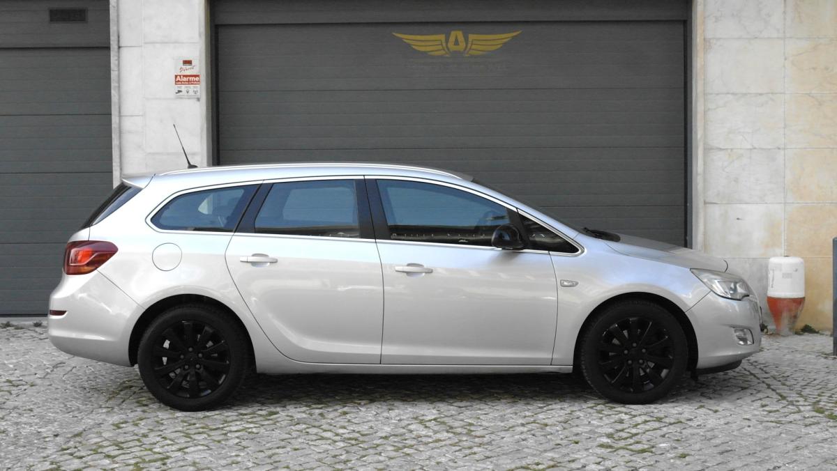 opel-astra-sport-tourer-2011-diesel-1686cc